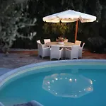 Daire Casa Vacanza Con Piscina Grande E Idromassaggio Jacuzzi *