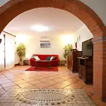 Casa Vacanza Con Piscina Grande E Idromassaggio Jacuzzi Daire *