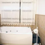Casa Vacanza Con Piscina Grande E Idromassaggio Jacuzzi Daire *