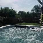 Daire Casa Vacanza Con Piscina Grande E Idromassaggio Jacuzzi *