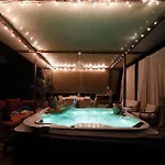 Daire Casa Vacanza Con Piscina Grande E Idromassaggio Jacuzzi Collesalvetti