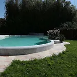 Casa Vacanza Con Piscina Grande E Idromassaggio Jacuzzi Daire *