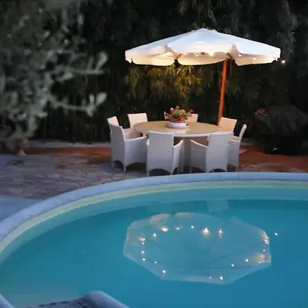 Lägenhet Casa Con Piscina Grande E Idromassaggio Jacuzzi *