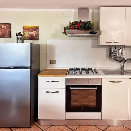 Casa Vacanza Con Piscina Grande E Idromassaggio Jacuzzi Daire *
