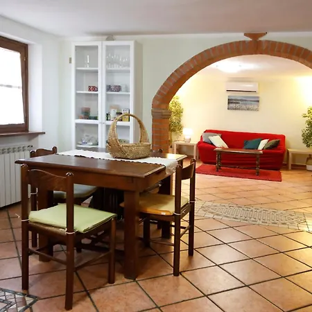Casa Con Piscina Grande E Idromassaggio Jacuzzi Lägenhet Collesalvetti