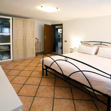 Casa Con Piscina Grande E Idromassaggio Jacuzzi