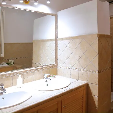Casa Con Piscina Grande E Idromassaggio Jacuzzi Lägenhet