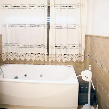 Casa Con Piscina Grande E Idromassaggio Jacuzzi Lägenhet *