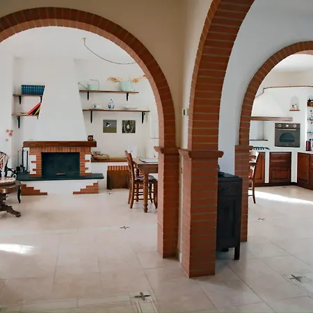 Casa Con Piscina Grande E Idromassaggio Jacuzzi