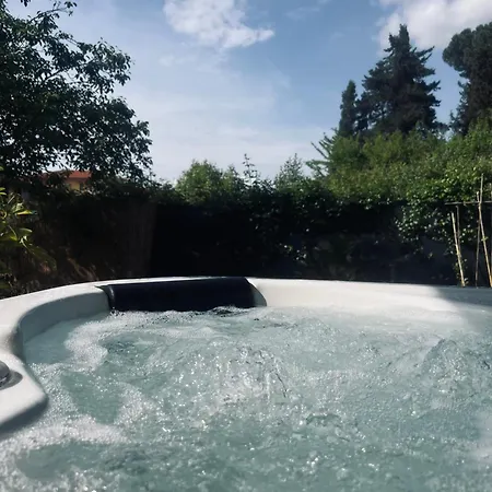 Casa Con Piscina Grande E Idromassaggio Jacuzzi