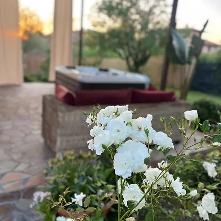 Lägenhet Casa Con Piscina Grande E Idromassaggio Jacuzzi