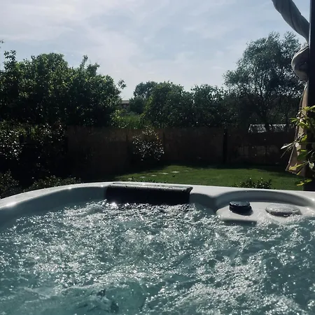 Lägenhet Casa Con Piscina Grande E Idromassaggio Jacuzzi *