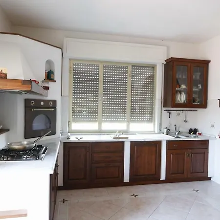 Casa Con Piscina Grande E Idromassaggio Jacuzzi